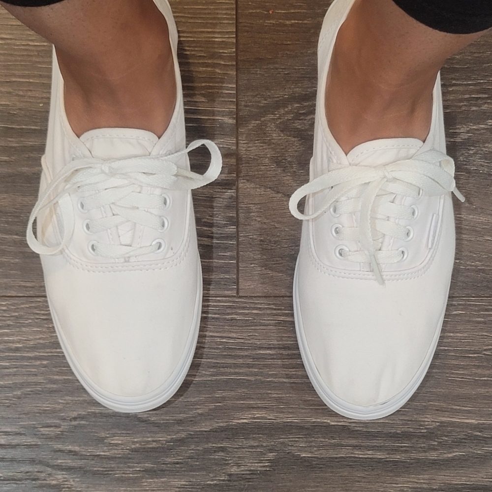 White Lowtop Vans